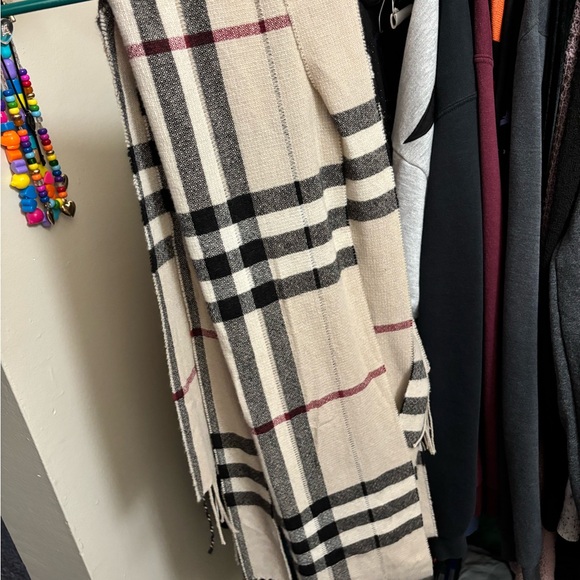 Burberry Checkered Scarf - Picture 7 of 10